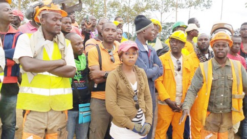 Les employés boudeurs d’Olam Rubber Gabon, le 2 septembre 2015. © Gabonreview