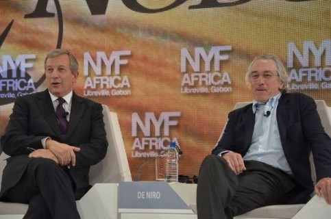 L'acteur américain Robert De Niro, invité du New York Forum Africa à Libreville rassemblant des personnalités autour du développement en Afrique, a affirmé samedi croire en une industrie du cinéma en Afrique.