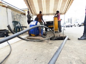 Réparation du câble internet au niveau de la cathédrale Sainte Marie de Libreville @ gabonactu.com