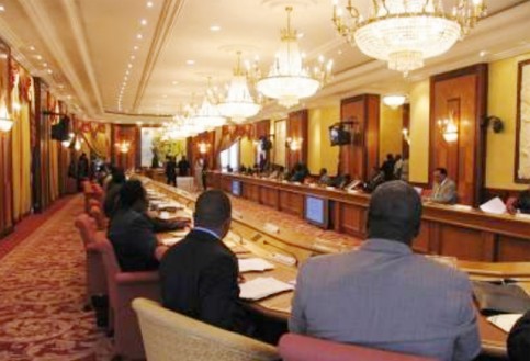 La salle du conseil des ministres du Gabon. © bernard.desjeux.free.fr