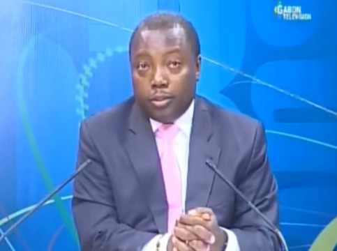 Controversé et notoirement connu pour être le propagandiste par excellence du PDG, Patrick Simangoye était jusque-là directeur des actualités télévisées de Gabon Télévision. © youtube.com