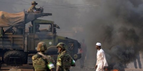 Soldats de l'opération Sangaris et de la MISCA à Bangui, le 2 janvier. | AFP/MIGUEL MEDINA