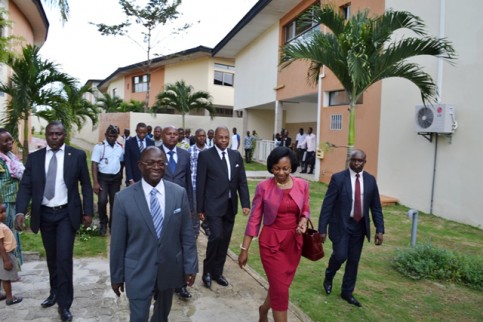 Un moment de la visite guidée de l’UIL samedi 15 novembre 2014 à l’occasion d’une opération porte-ouverte. © Gabonreview 