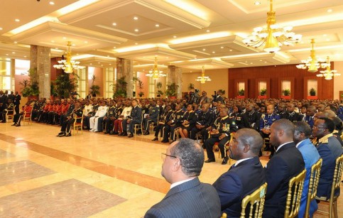 Les forces de défense et de sécurité, lors de la présentation de vœux au président de la République. © DCP-Gabon