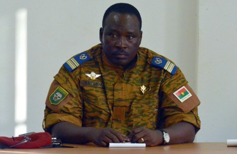 Le lieutenant-colonel Isaac Zida a promis lundi que «l'organe de transition sera dirigé par une personnalité consensuelle». (Photo Issouf Sanogo. AFP)